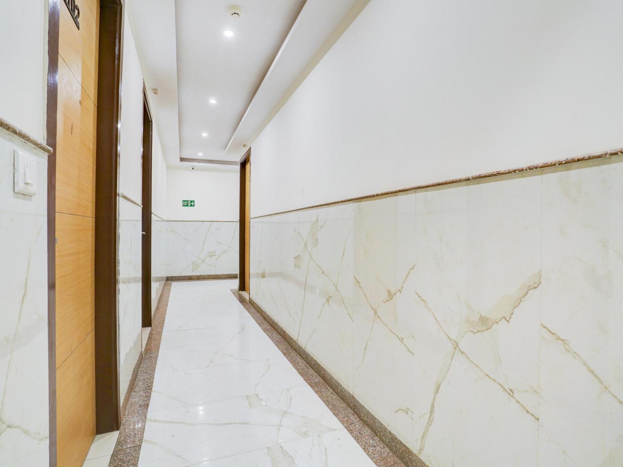 Hotel Collecion O White House Nueva Delhi Exterior foto